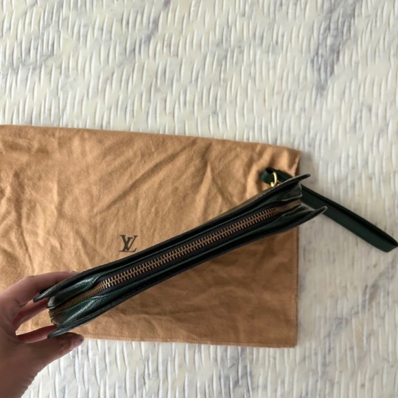 Authentic Louis Vuitton Taiga Pochette Baikal - Picture 5 of 12